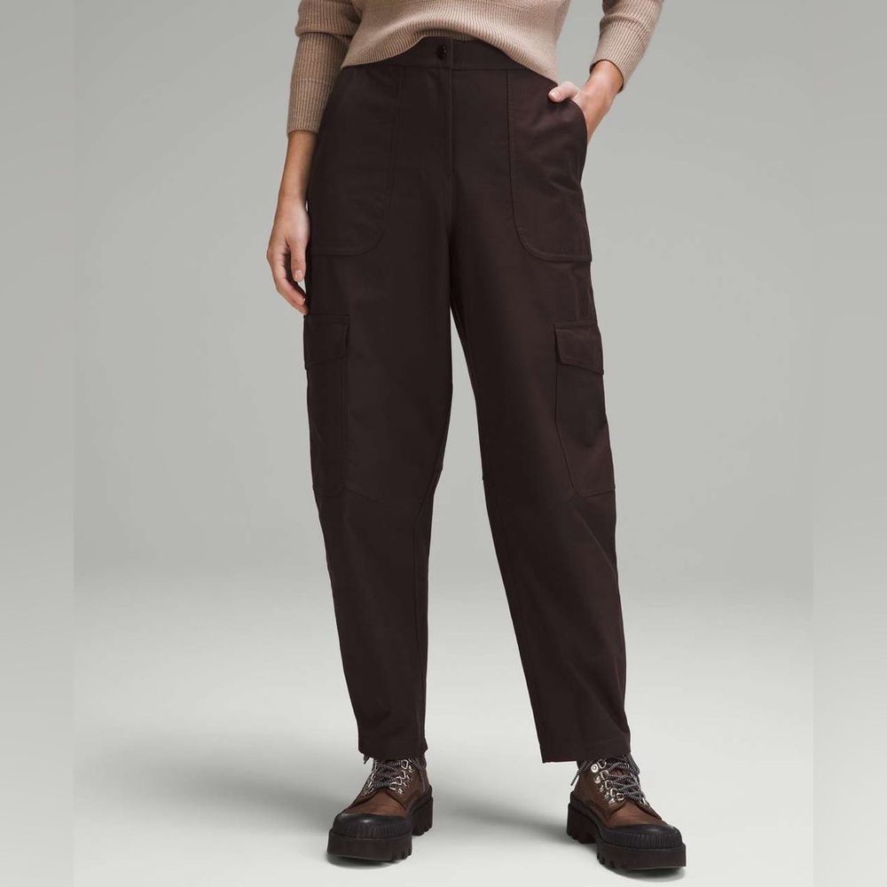 Lululemon Light Utilitech Cargo Pocket High-Rise Pant
Espresso NEW